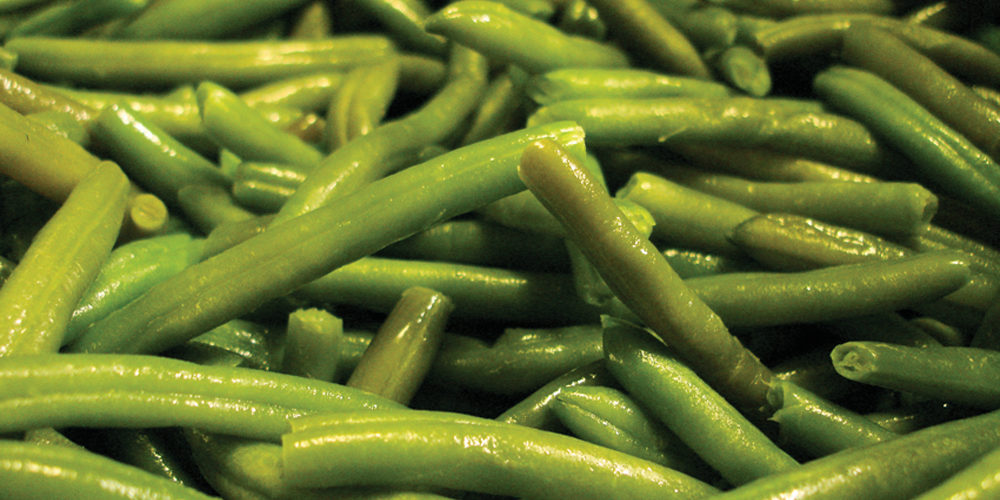Green beans make a low-calorie, tasty side dish. 