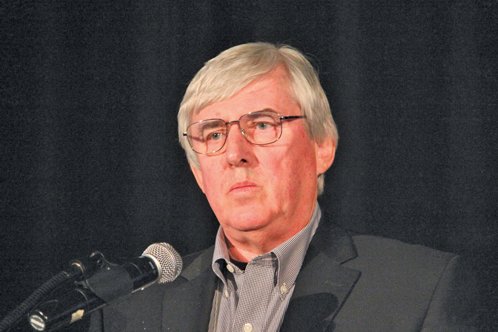 Widespread fusarium head blight damage could cost western Canadian wheat growers an estimated $1 billion, Gordon Harrison, president of the Canadian National Millers Association told the 8th Canadian Workshop on Fusarium Head Blight Nov. 22 in Ottawa. Wheat millers and exporters will suffer too.