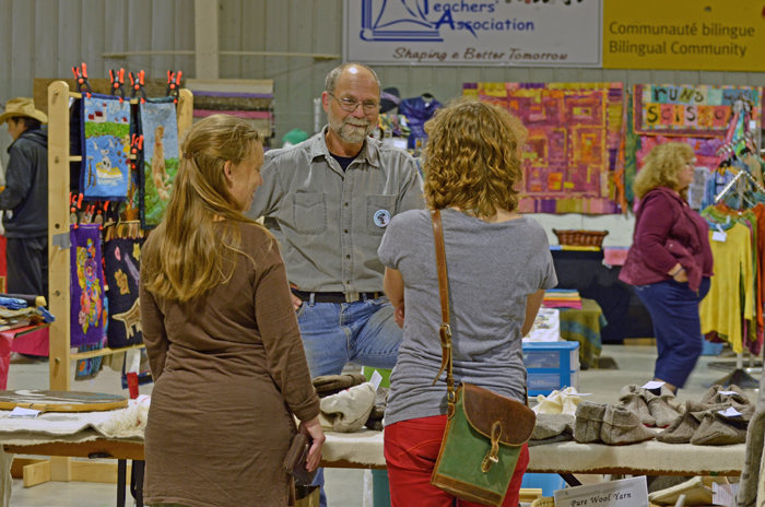 Randy Eros speaks with customers at the Manitoba Fibre Festival.  photo: Meghan Mast 