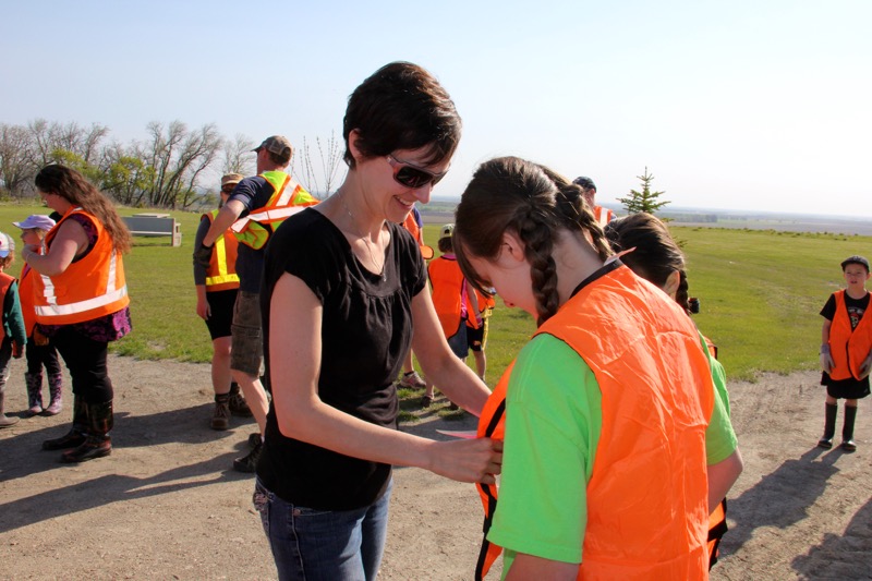 Highway cleanup is an annual end-of-May event, dispatching 4-H’ers to the roadways around their communities to pick up trash such as drink cans and bottles, twine and junk food containers. Young 4-H’ers all wear high-visibility vests and are supervised by their parents and other adult volunteers while cleaning up highways with signage cautioning motorists.