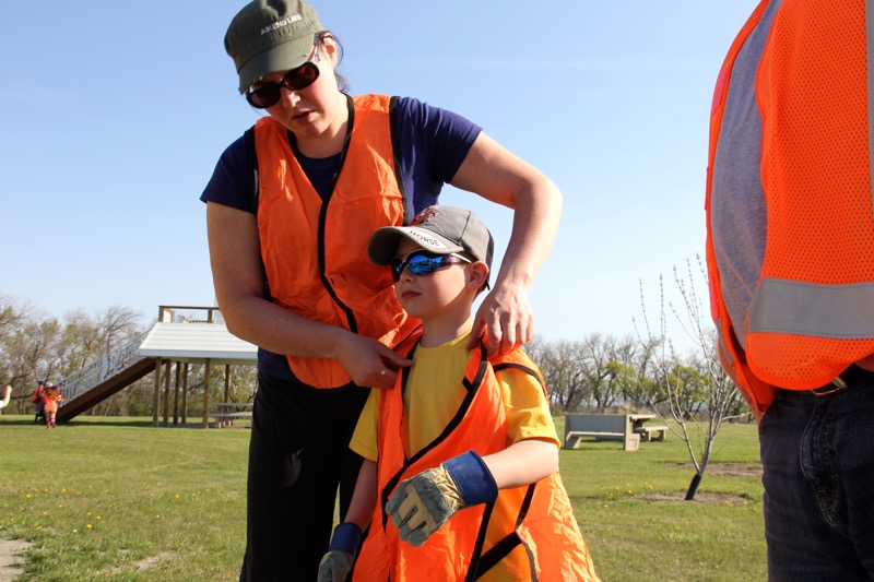 Highway cleanup is an annual end-of-May event, dispatching 4-H’ers to the roadways around their communities to pick up trash such as drink cans and bottles, twine and junk food containers. Young 4-H’ers all wear high-visibility vests and are supervised by their parents and other adult volunteers while cleaning up highways with signage cautioning motorists.