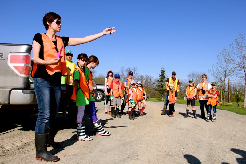 Highway cleanup is an annual end-of-May event, dispatching 4-H’ers to the roadways around their communities to pick up trash such as drink cans and bottles, twine and junk food containers. Young 4-H’ers all wear high-visibility vests and are supervised by their parents and other adult volunteers while cleaning up highways with signage cautioning motorists.