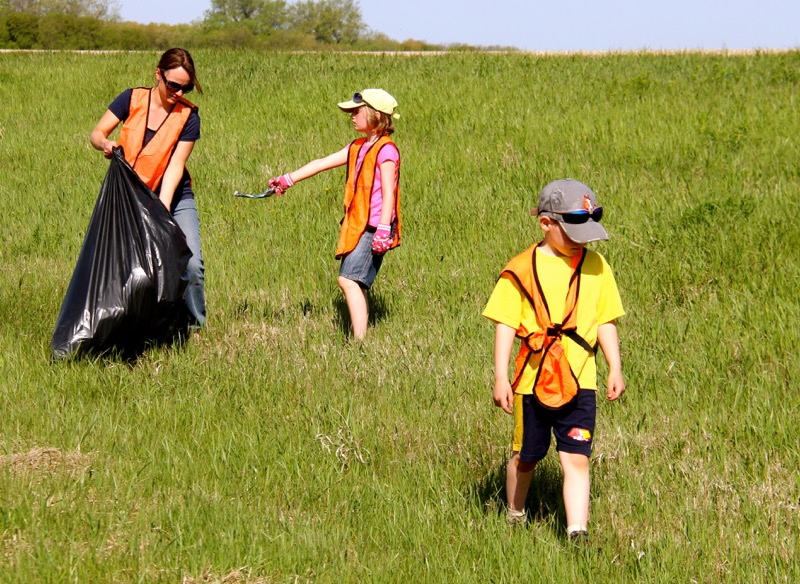 Highway cleanup is an annual end-of-May event, dispatching 4-H’ers to the roadways around their communities to pick up trash such as drink cans and bottles, twine and junk food containers. Young 4-H’ers all wear high-visibility vests and are supervised by their parents and other adult volunteers while cleaning up highways with signage cautioning motorists.