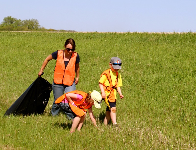 Highway cleanup is an annual end-of-May event, dispatching 4-H’ers to the roadways around their communities to pick up trash such as drink cans and bottles, twine and junk food containers. Young 4-H’ers all wear high-visibility vests and are supervised by their parents and other adult volunteers while cleaning up highways with signage cautioning motorists.