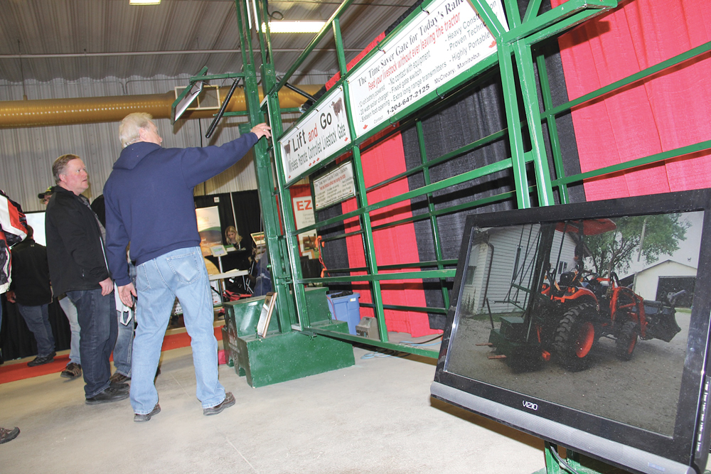 Mike Annetts’ colleague Garry Smith explains how the Lift and Go operates to visitors at Inventors’ Showcase.