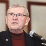 Bill Uruski speaks to producers during Manitoba Turkey Producers’ annual general meeting in Winnipeg.