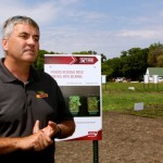 DeKalb agronomist Bruce Murray explained the benefits of Monsanto’s new Roundup Ready 2 Xtend soybeans at the company’s Oakville, Man., plots last June. Monsanto hopes to commercialize the glyphosate and dicamba tolerant soybeans this spring, but seed sales are on hold pending European Union approval.