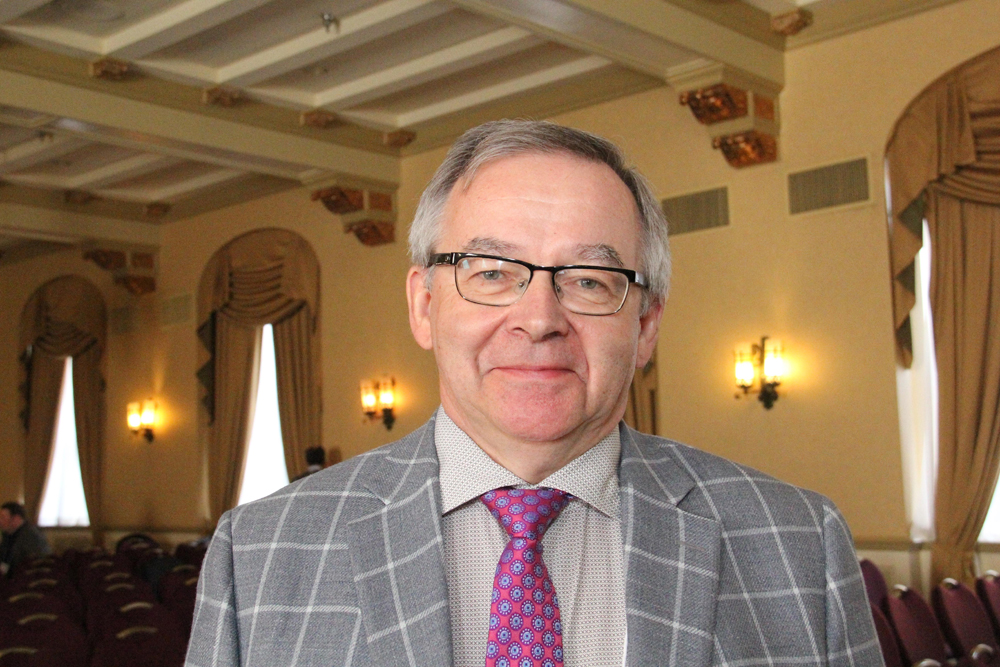 Alberta Wheat Commission general manager Tom Steve says the provincial wheat commissions are increasingly collaborating on wheat research projects.