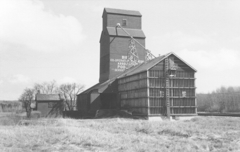A 66,900-bushel elevator at Bield, east of Roblin, was constructed in 1927 by the Northern Elevator Company. Bought by Manitoba Pool, major renovations were carried out in 1954 and a new annex was built in 1968. The elevator closed in December 1975 and was torn down in mid-1978.