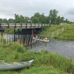 The Seine-Rat River Conservation District is piloting a cross-river fence that effectively
contains cattle while allowing recreational river users to pass through safely.
