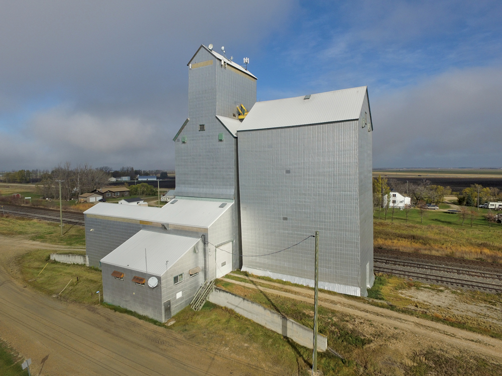 A 36,000-bushel elevator in Dufresne, along the Trans-Canada Highway east of Winnipeg, was built in 1949 by Manitoba Pool Elevators. A 70,000-bushel, 18-bin crib annex joined it in 1969. Closed in November 2000, the elevator was purchased by four local farmers and is still used for private grain storage. Its last agent, who lives in retirement nearby, provides advice on operation and maintenance.