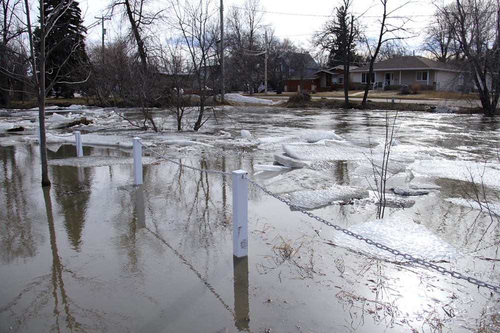 Blocks of ice jammed up the Boyne River running through Carman on Sunday causing the water to rise to precariously high levels in parts of  town. Homes just south of town in the RM of Dufferin were sandbagged. 