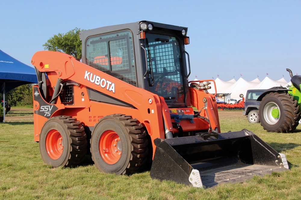 Kubota SSV 75 skid steer