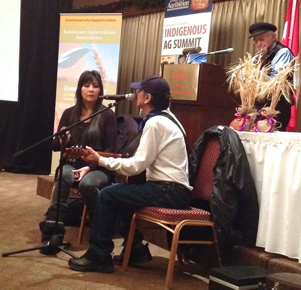 Delegates at the Indigenous Agriculture Summit got musical accompaniment to their lunch Wednesday at Regina’s Ramada Plaza. (Lisa Guenther photo)
