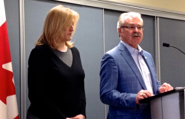 Transport Minister Lisa Raitt and Agriculture Minister Gerry Ritz, shown here in Winnipeg last March, won’t be extending mandatory minimum grain handles, which end Saturday. (Dave Bedard photo)
