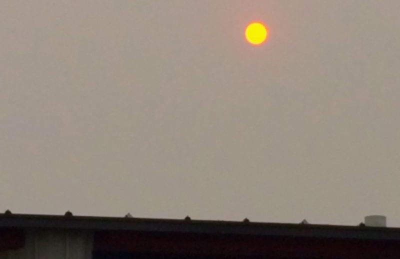 Not much late-afternoon sun was penetrating the smoke in the skies Thursday in Winnipeg. (Dave Bedard photo)
