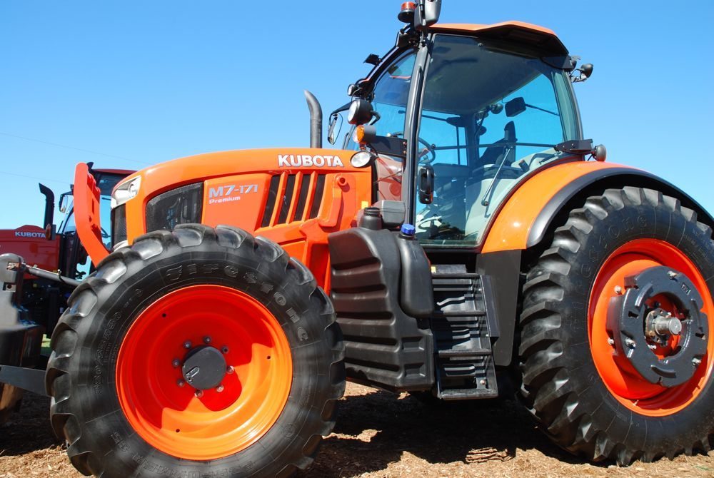 Kubota’s new M7 tractor is meant to combine higher engine horsepower and flexibility in performance. (Ralph Pearce photo)
