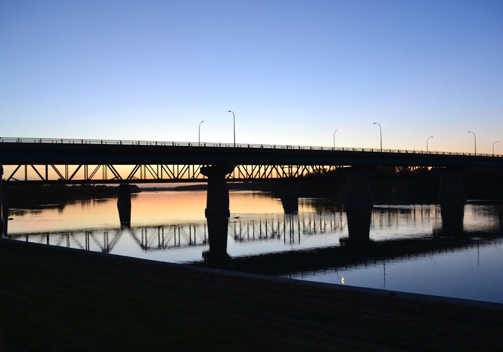 The Diefenbaker Bridge over the North Saskatchewan River in Prince Albert, Sask.  Photo: Carolyn Carleton / Wikimedia Commons
