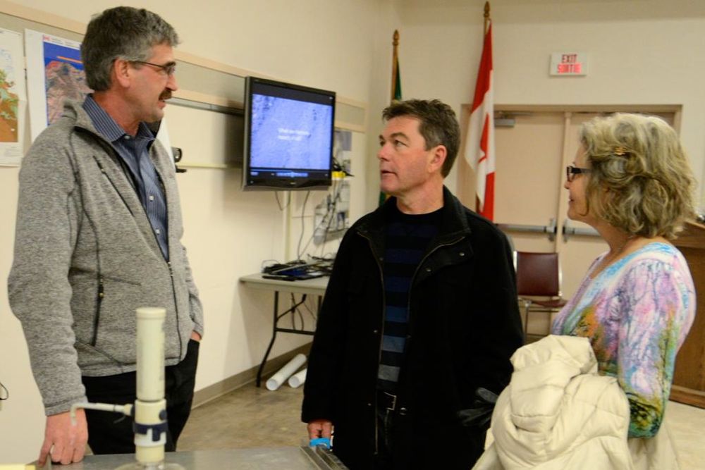 Southwestern Saskatchewan MP David Anderson (centre), shown here last year visiting Agriculture and Agri-Food Canada’s research facility at Swift Current, is the federal Tories’ new agriculture critic. (DavidAnderson.ca)
