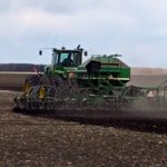 Farmer Brian Derksen seeds wheat on May 2, 2017 near Miami, Man., about 80 km south of Portage la Prairie. (Screengrab from Allan Dawson video)
