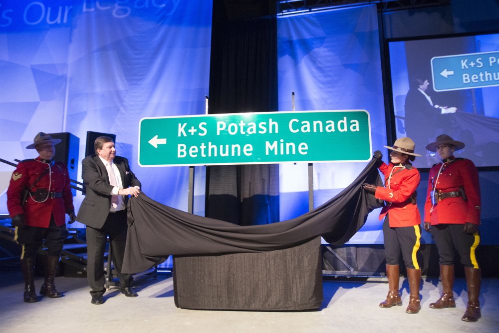 K+S Potash Canada CEO Ulrich Lamp and members of the RCMP unveil a new highway sign on May 2, 2017, to announce the K+S Legacy mine’s name change to “Bethune.” (KS-PotashCanada.com)
