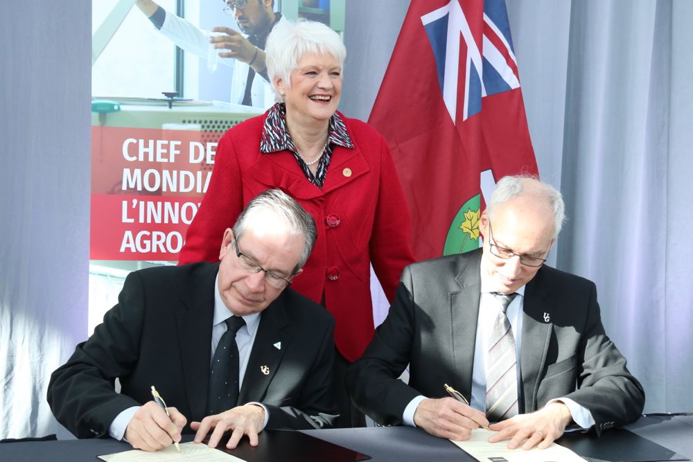 University of Guelph president Dr. Franco Vaccarino (right) and Ontario Agriculture Minister Jeff Leal sign a new research partnership agreement, with Guelph-area MPP Liz Sandals. (John Greig photo)
