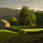 A traditional stone barn in Swaledale, Yorkshire. (JayKay57/Getty Images)
