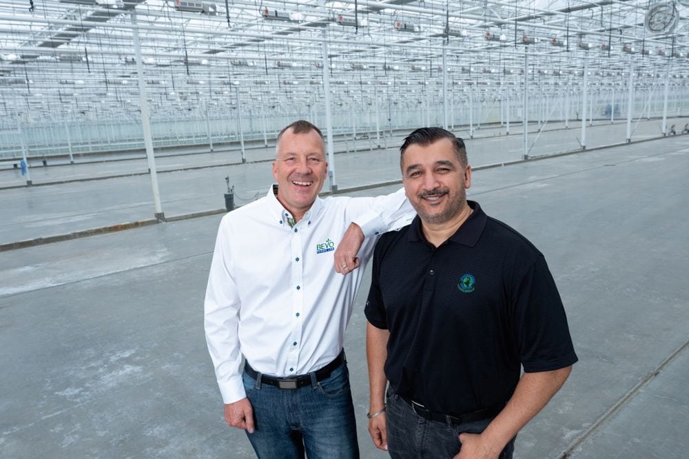Zenabis’ CEO Rick Brar and chief growing officer Leo Benne in a Bevo facility at Langley, B.C. (CNW Group/Bevo Agro)
