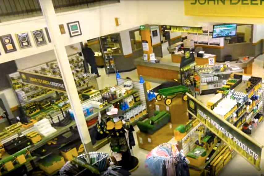 (Deermart video screengrab via YouTube)
