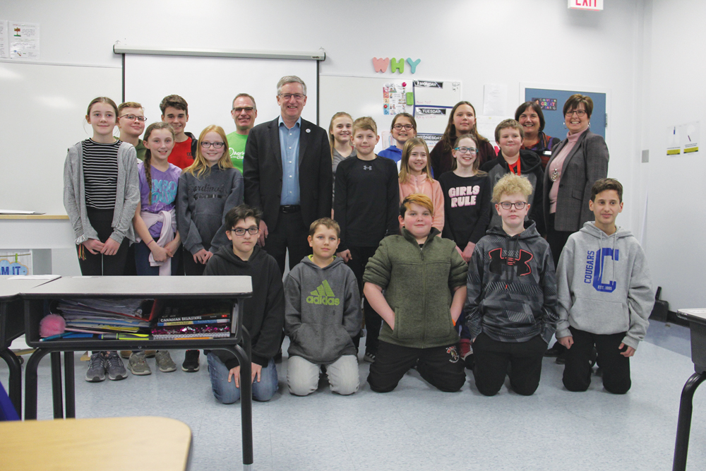 Ag Minister Blaine Pedersen poses with teacher Brenda Mutcher’s Grade 6 class.