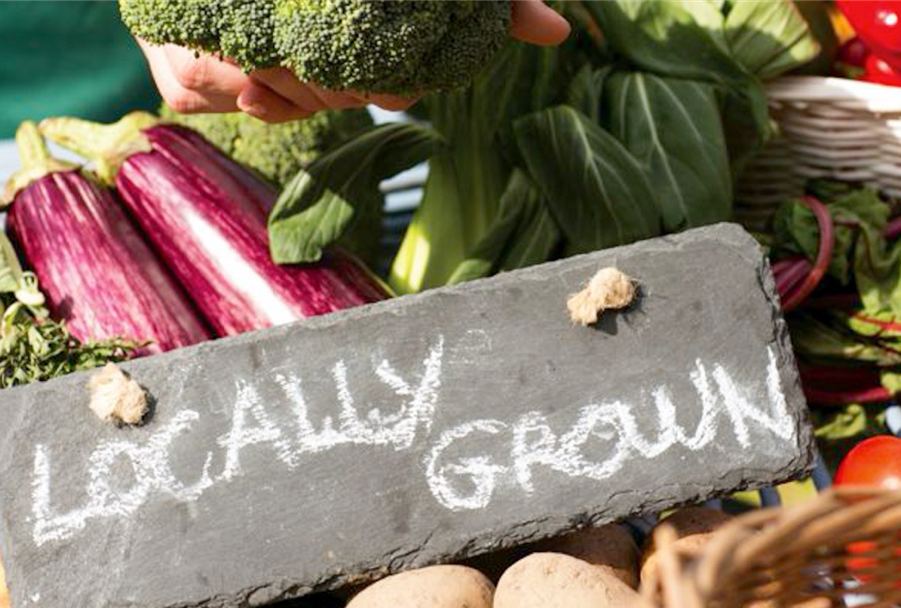 COVID-19 has pushed governments to consider food autonomy as a priority and support local supply chains. But buying local produce is easier said than done.