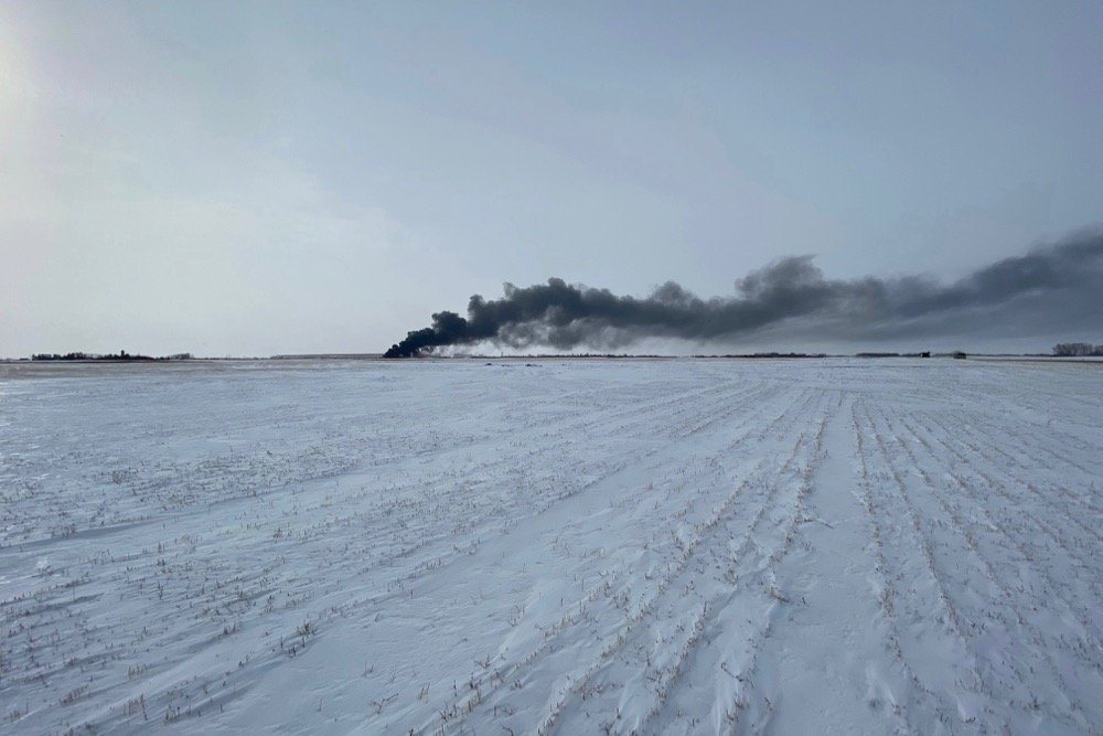 Smoke rises from the site of burning railcars at a CP derailment near Guernsey, Sask., on Feb. 6, 2020. (Photo: Reuters/Nayan Sthankiya)
