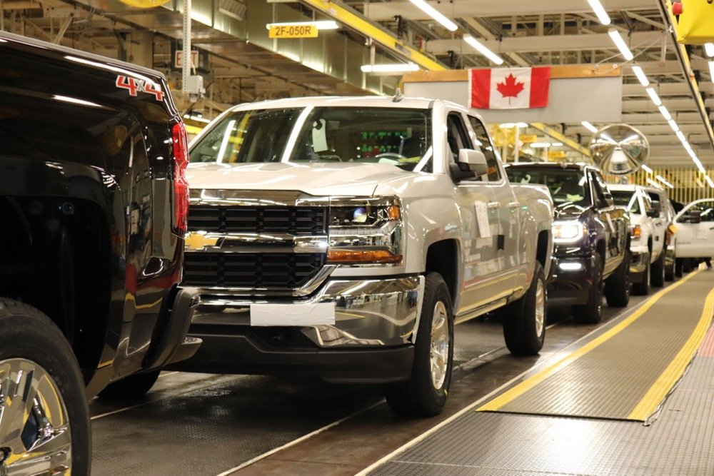 Pickup trucks roll out of General Motors&#8217; assembly plant at Oshawa, Ont. (Media.gm.ca)
