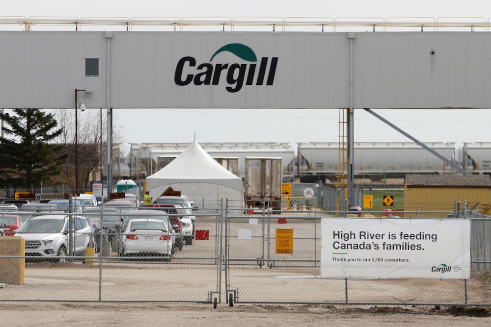 File photo outside Cargill’s beef slaughter and packing plant at High River, Alta. on May 6, 2020. (Photo: Reuters/Todd Korol)
