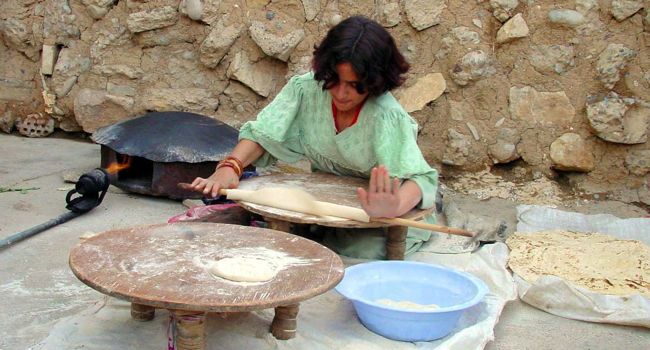 Bread is baked at Erbil in northern Iraq in March 2003. (Photo courtesy United Nations Oil-for-Food Program, www.un.org/Depts/oip/)

