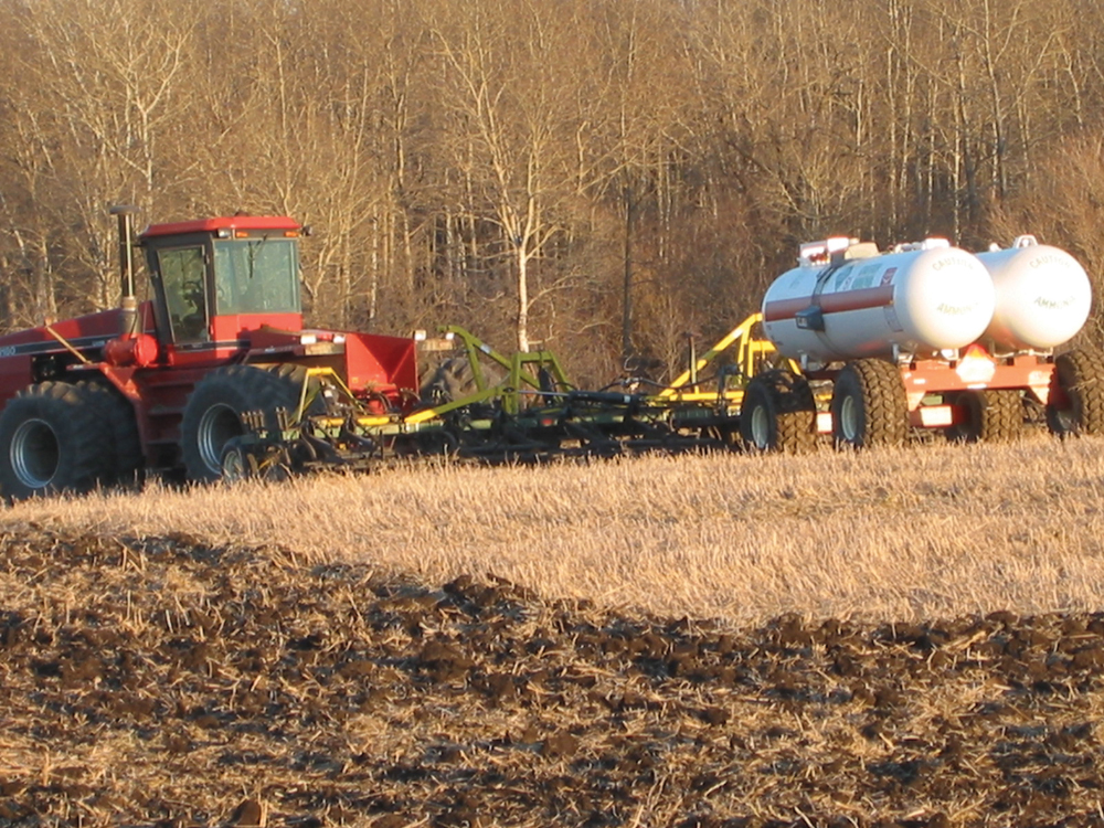 The federal government’s twin goals of growing agriculture exports and reducing fertilizer emissions seem to be at odds.