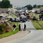 Supporters of Brazil’s President Jair Bolsonaro block highway BR-060, during a protest against President-elect Luiz Inacio Lula da Silva who won a third term following the presidential election run-off, in Abadiania, Brazil, October 31, 2022.  Photo: Reuters/Ueslei Marcelino
