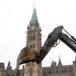 An excavator works on Parliament Hill on Oct. 22, 2019. (Photo: Reuters/Patrick Doyle)
