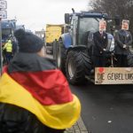 After a protest demonstration in front of the Brandenburg Gate, a woman with a German flag stands in front of a tractor on which dolls with the faces of Federal Chancellor Scholz, Economics Minister Habeck and Foreign Minister Baerbock are mounted with the signature “The scourge of our country.”
Photo: Sebastian Christoph Gollnow/dpa via Reuters Connect