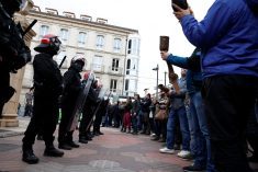 Farmers gather outside the Basque regional parliament in front of riot police during a protest over price pressures, taxes and green regulation, grievances shared by farmers across Europe, in Vitoria, Spain, February 8, 2024. REUTERS/Vincent West
