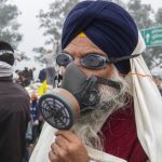 A farmer equipped to face police tear gas is posing for a photo while Indian farmers, who have been protesting for a week to demand guaranteed crop prices, wait to march to the capital near the Shambhu border that divides the northern Punjab and Haryana states, some 200 kilometers (120 miles) from New Delhi, India, on February 21, 2024. Photo: Rohit Lohia/NurPhoto.