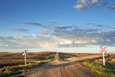 Given their large size, trains often appear to be farther away and travelling much slower than they actually are. Don’t be fooled. It takes the equivalent length of 18 football fields for the average freight train to come to a stop.