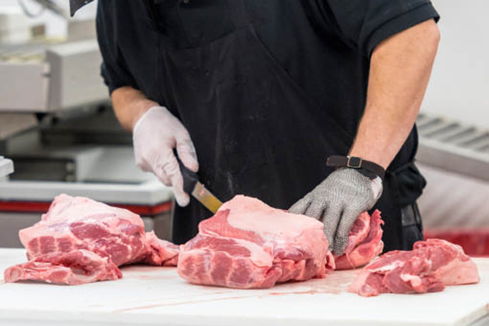 “If it becomes a condition of trade down there, it becomes de facto mandatory.” – Dennis Laycraft, Canadian Cattle Association.