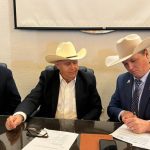 CCA pesident Nathan Phinney  (right) with National Cattlemen’s Beef Association president Mark Eisele (left) and Confederación Nacional de
Organizaciones Ganaderas president Sr. Homero Garcia de la Llata. Photo: Canadian Cattle Association/X
