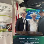 Left to right: Nathan Phinney, Canadian Cattle Association president, Lawrence MacAulay, federal ag minister, Eric Bienvenue, president of Canada Beef. PHOTO: AAFC