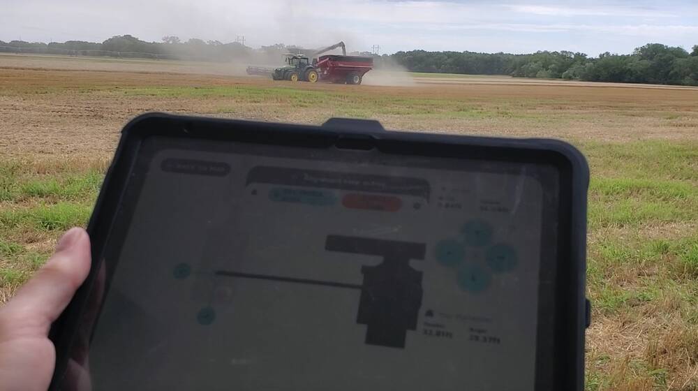The autonomous grain cart does not require online connectivity to work in the field with a combine. Instead, direct communication between the combine operator and tractor will be possible through a tablet. 