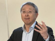 Qiang Zhang, professor with the University of Manitoba&rsquo;s department of biosystems engineering, speaks about smart livestock farming during a presentation at the university Oct. 23. 