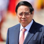 Vietnamese Prime Minister Pham Minh Chinh waits for Chinese President Xi Jinping to arrive before his departure, following his visit to Hanoi at Noi Bai International Airport in Vietnam, April 15, 2025. Photo: REUTERS/Athit Perawongmetha/Pool
