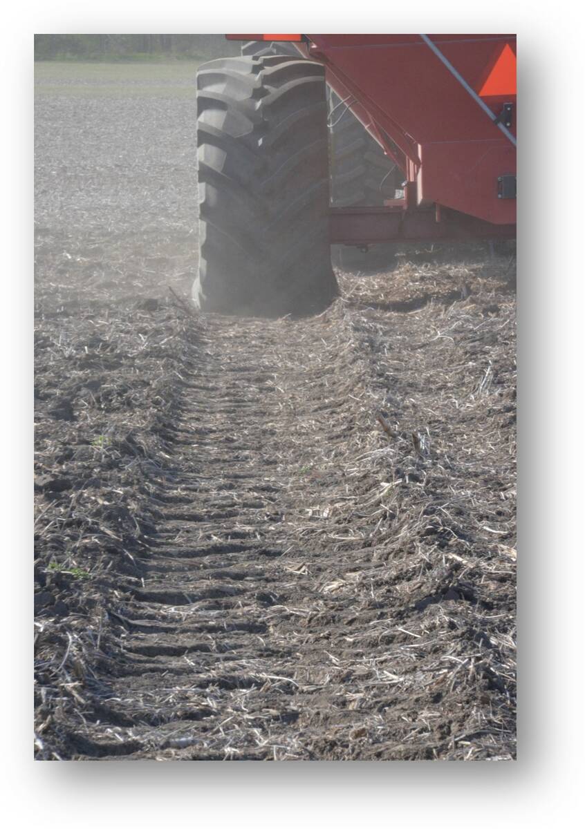 Farmers can now choose between multiple track and tire technologies that help reduce the compaction risks around supersized grain carts. Photo: Scott ShearerFarmers can now choose between multiple track and tire technologies that help reduce the compaction risks around supersized grain cart. Photo: Scott Shearer Scott Shearer