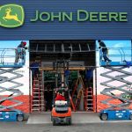 Workers set up a temporary building for John Deere on Jan. 3, 2022 in the parking lot of the Las Vegas Convention Center in preparation for CES 2022. (Photo: Reuters/Steve Marcus)